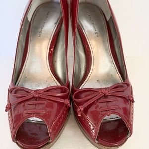 EUC Marc Fisher Vica Stacked “cranberry” peep toe Sz 6